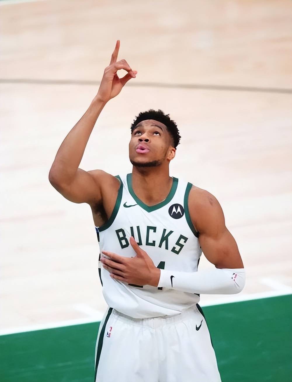 塔图姆关键球命中 绿军守住胜果（塔图姆命中关键一投 绿军守住胜利）