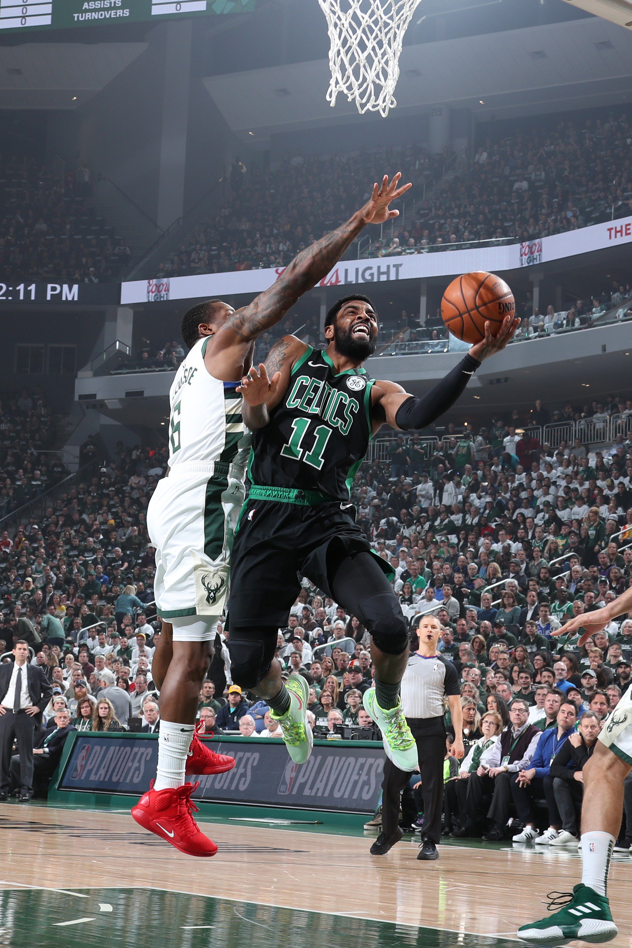 篮下各种2+1！付豪7中4&9罚8中得到16分10板（篮下频频打成2+1！付豪投篮7投4中、罚球9罚8中砍下16分10板）